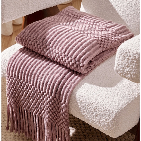 Soft lilac textured knit throw blanket with fringe NWT - Picture 2 of 10